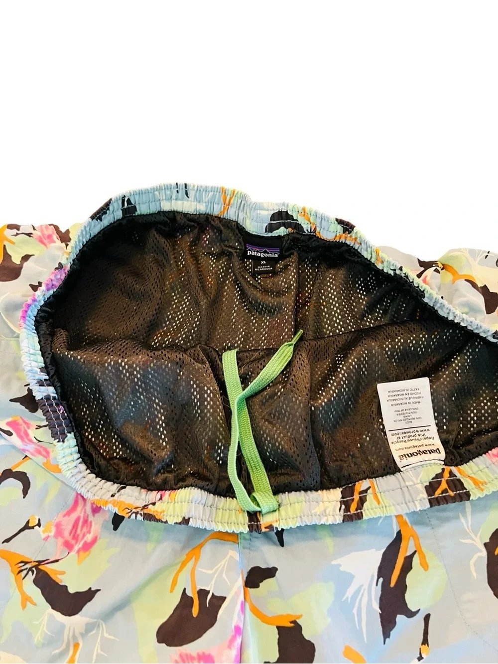 Patagonia Men’s Seagull Pattern Performance Swim trunks Size XL